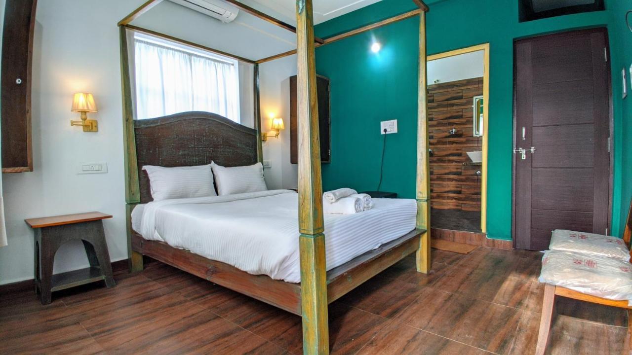 Shunyachi Lotusfeet Hotell Morjim Eksteriør bilde